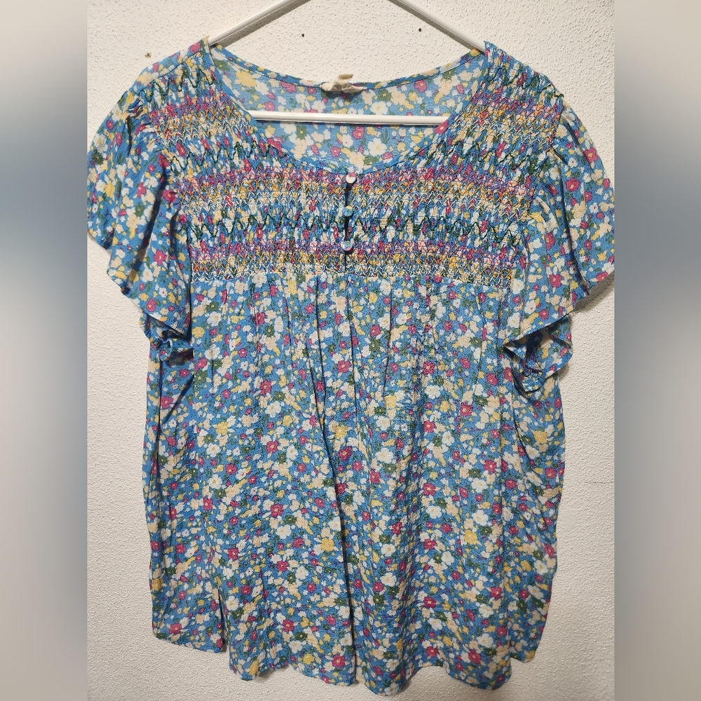 🌺3/$15🌺 Floral Blue Women's Top